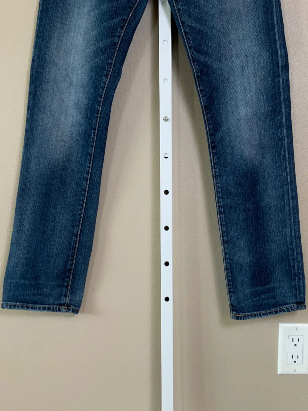 American Eagle Distressed Wash Slim Jeans